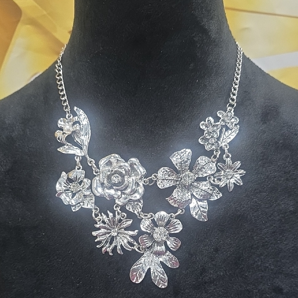 Floral Silver Necklace With Rhinestones